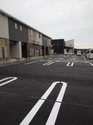 カルムメゾンの駐車場