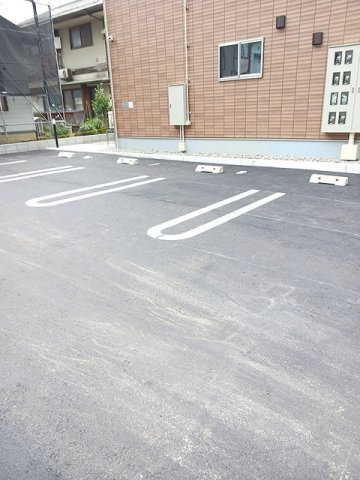グランフィールズ　花園の駐車場