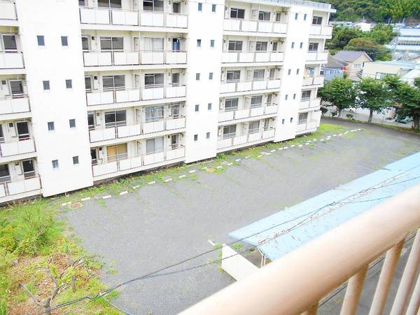 ビレッジハウス小島2号棟の駐車場