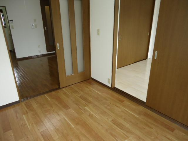 ロイヤルタムラひまわり館の内装|洋室