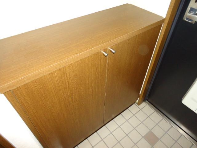 ロイヤルタムラひまわり館の玄関|下駄箱