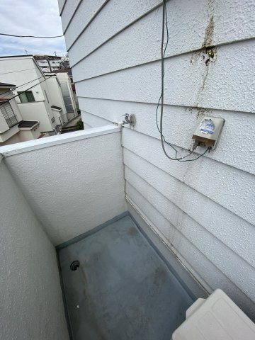 ホワイトヒルズのバルコニー|別部屋写真参考・室外洗濯機置場