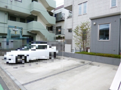 敷地内駐車場（有料・要空き確認）