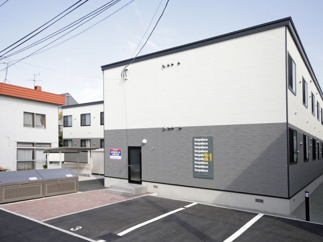 レオパレスフィオーレ月寒の外観