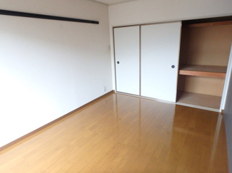 ★南西向きで日当たり良好な洋室６帖★