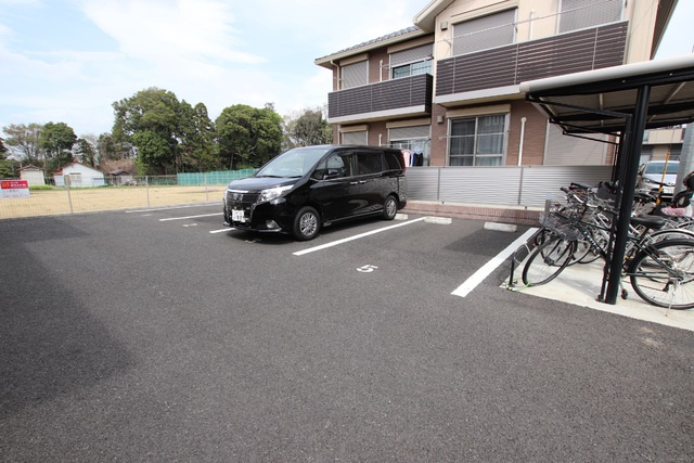 敷地内駐車場(別途契約・要空き確認)