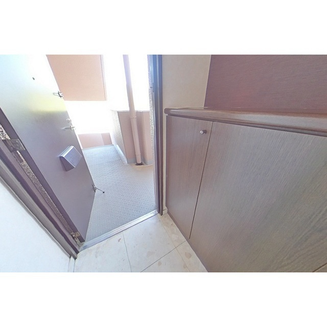 岐阜市鶴舞町２丁目の賃貸マンションの玄関