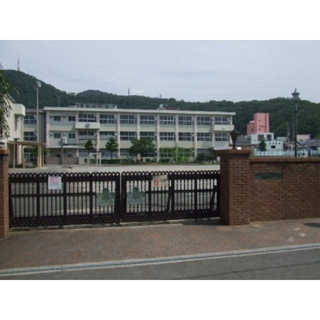 岐阜市鶴舞町２丁目の賃貸マンションの周辺|梅林小学校