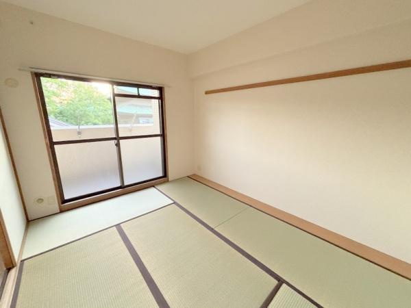 メゾンドーム三軒家の和室