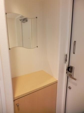 東洋プラザ泉尾の玄関|★シューズＢＯＸと鏡付き★