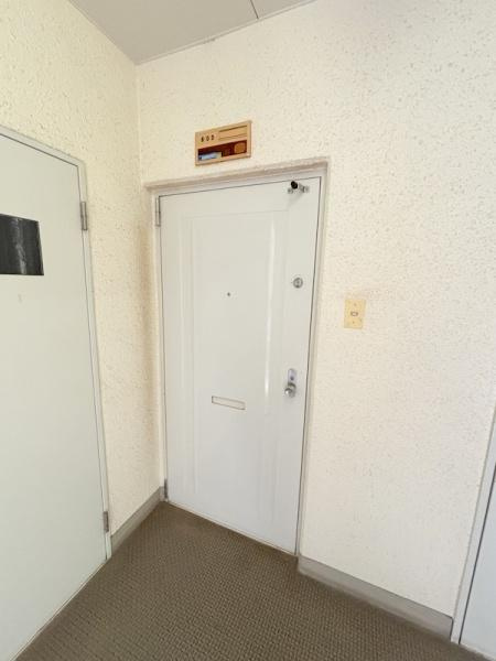 菊川マンションの玄関