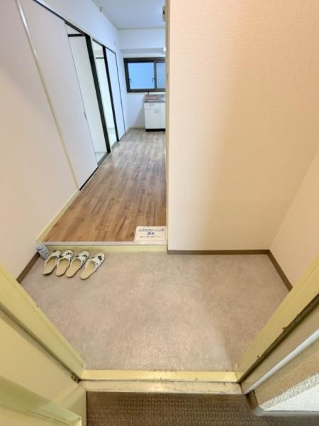 菊川マンションの玄関