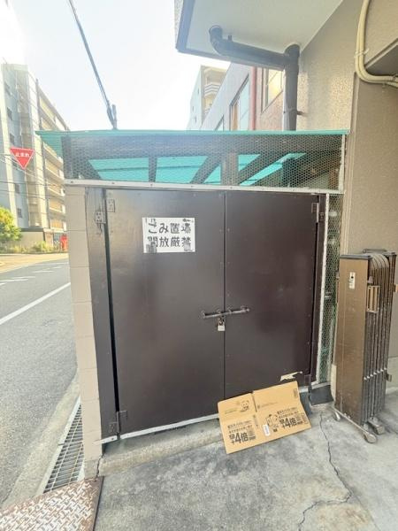 港スカイハイツのエントランス