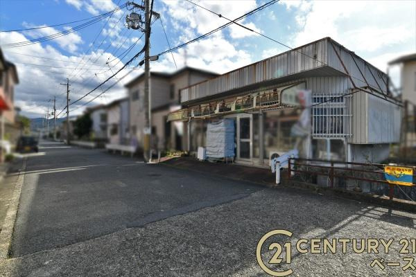 天理市西井戸堂町 建築条件なし土地の前面道路含む現地写真|■現地撮影写真■前面道路６ｍ以上と開放感溢れる広さです！