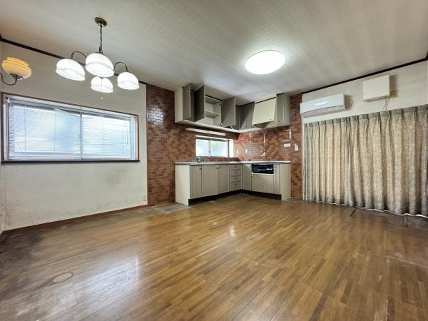 【居間・リビング】 | 雑賀町中古戸建て