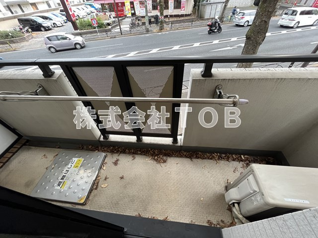 【バルコニー】 | サンテミリオン千歳烏山 | 同間取り反転タイプの写真です