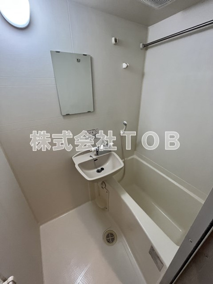【浴室】 | サンテミリオン千歳烏山 | 同間取り反転タイプの写真です