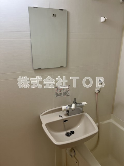 【洗面所】 | サンテミリオン千歳烏山 | 同間取り反転タイプの写真です