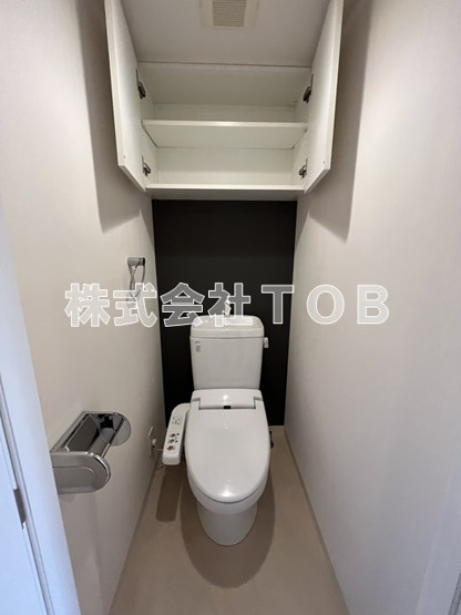 【トイレ】 | サンテミリオン千歳烏山 | 同間取り反転タイプの写真です