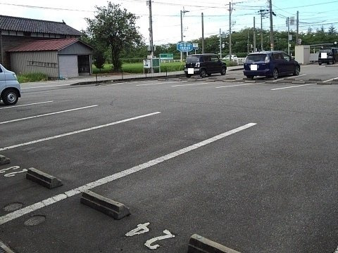 ル・ファミーユＢの駐車場|駐車場があるので、車を買う予定の方も安心です