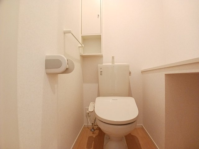 カランドリエのトイレ|落ち着いたトイレです
