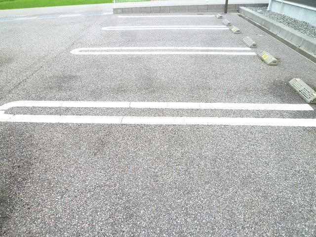 サワディ－　Ⅱの駐車場|駐車場があります