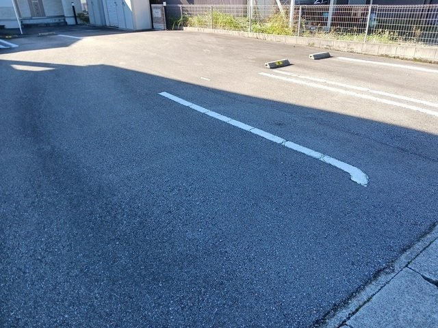エストレーラの駐車場|駐車場完備です