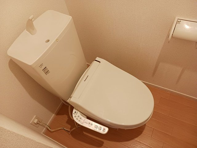 アリアのトイレ|落ち着いた色調のトイレです