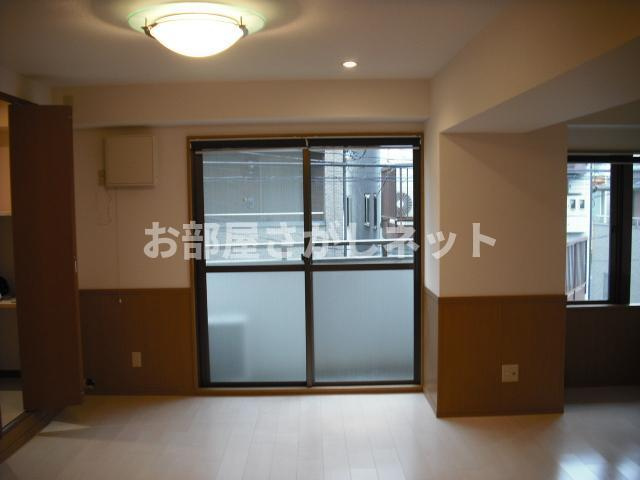 フロムファーストビル【おとり物件なし】#学生・社会人にオススメ！初期費用分割払いOK！の居間・リビング
