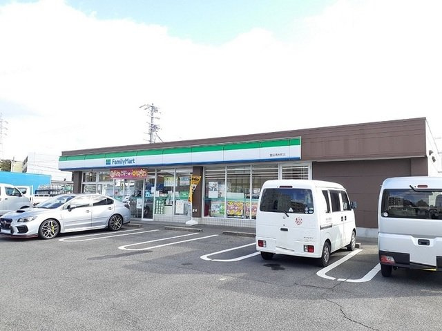 シエル聖心の周辺|ファミリーマートまで230m