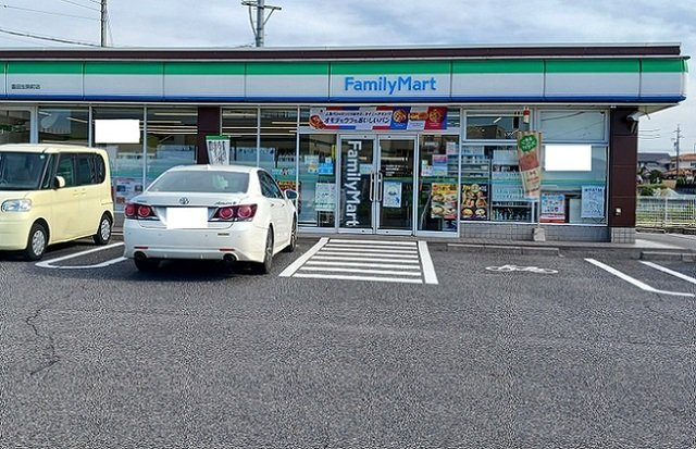 ＫＵＲＡＳＵＫＡ１２の周辺|ファミリーマートまで850m