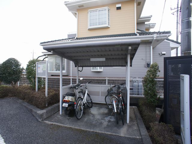 【その他共用部分】 | シャン・ド・フルールⅠ | 屋根付きの駐輪場があります♪