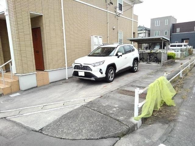 アルモニーの駐車場