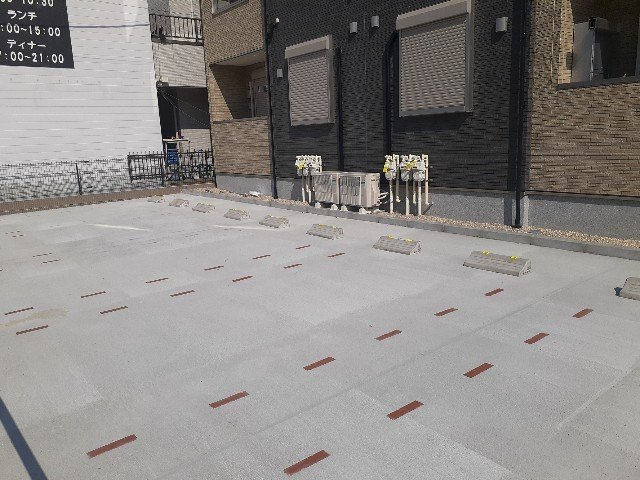 ハピネスの駐車場