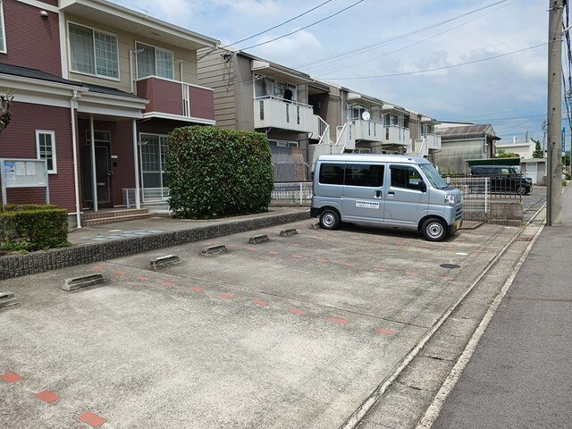 シャトー・リッツの駐車場