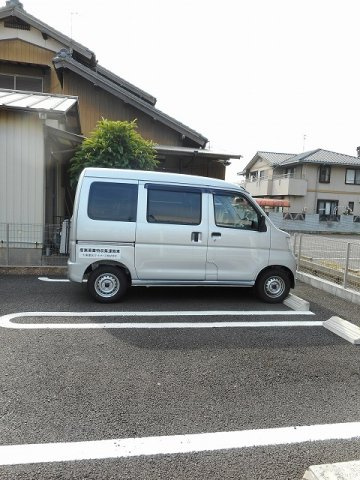 クリーン・カーサ東島の駐車場