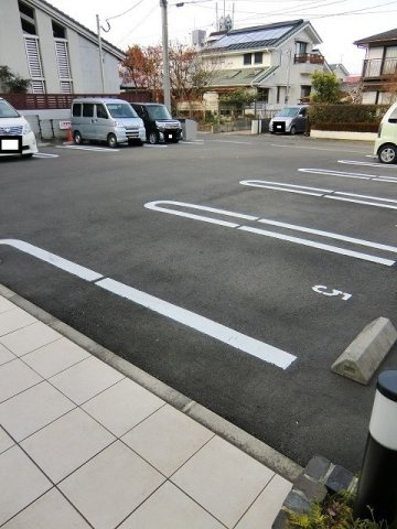 ハイブリッジの駐車場