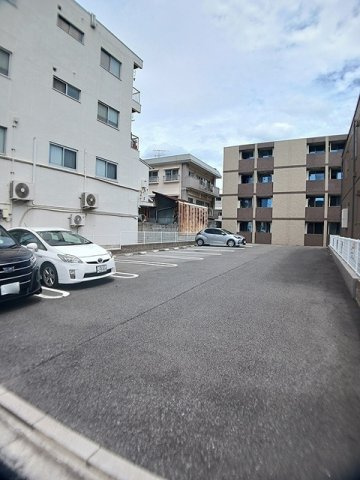 プリマヴェーラ舟入の駐車場