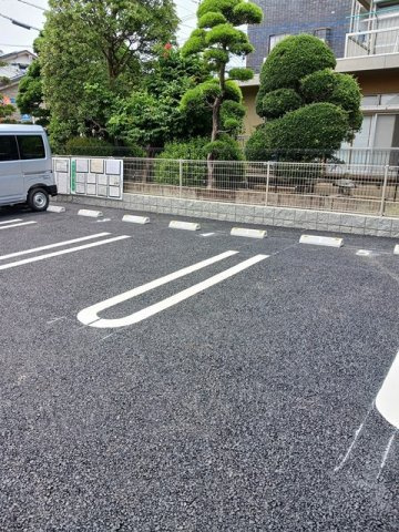 アルクドマーニの駐車場