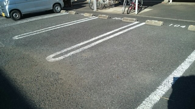 クレストヒルズの駐車場