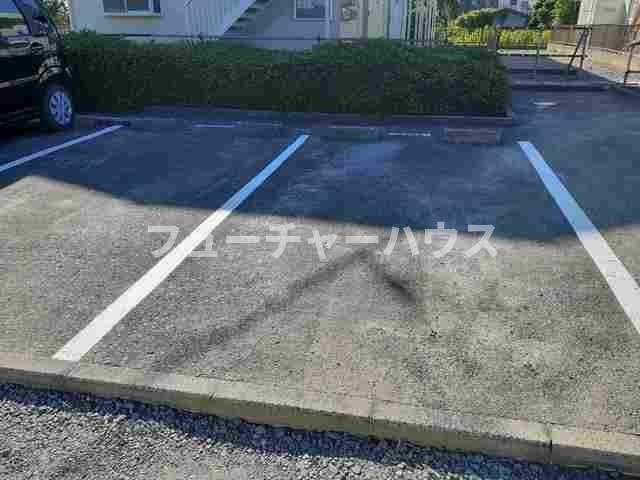 エルディム桜本Ａの駐車場