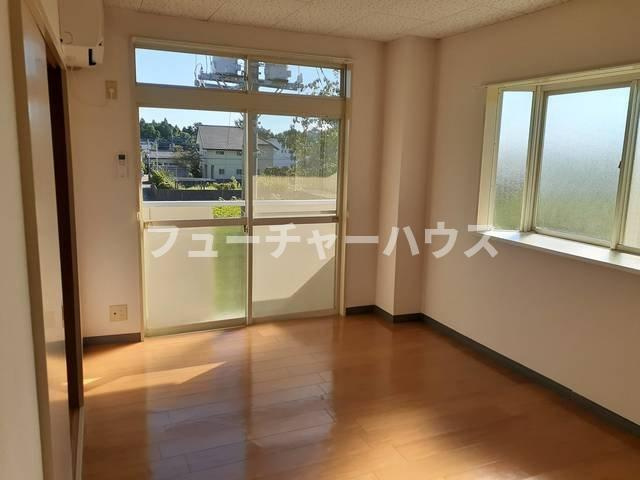 エルディム桜本Ａの居間・リビング
