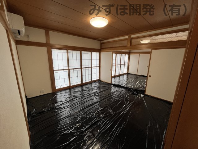 東根市本丸東9-45の和室|1階の和室は8帖です。
