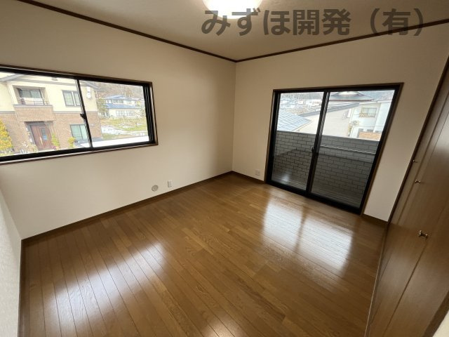 東根市本丸東9-45の洋室|2階の洋室は7帖です。