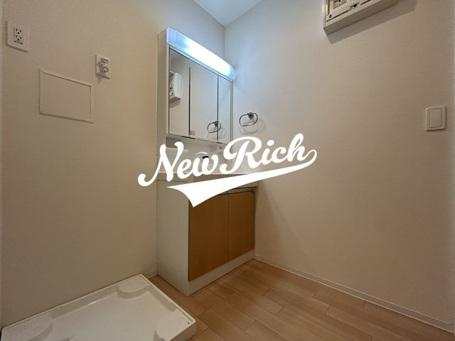 前橋市問屋町２丁目のアパートの独立洗面台