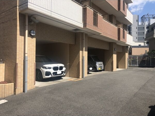 ソラナ平安の駐車場