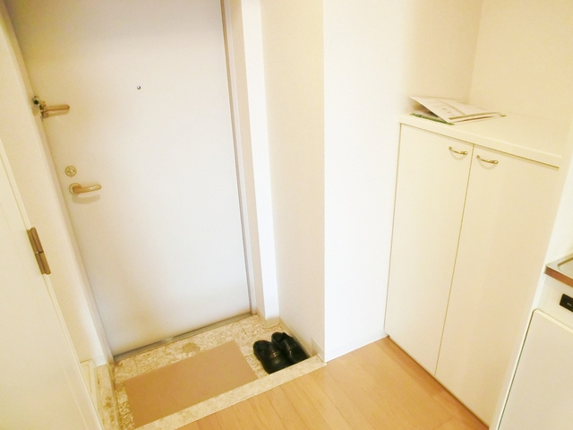 北斗ハイツ　北館の玄関|玄関にはこちらの下駄箱がついております。