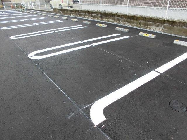 サンリット　ハルⅡの駐車場