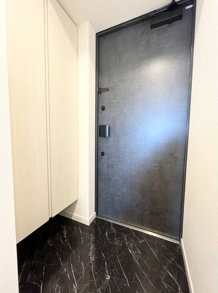 S-RESIDENCE金山三丁目の玄関