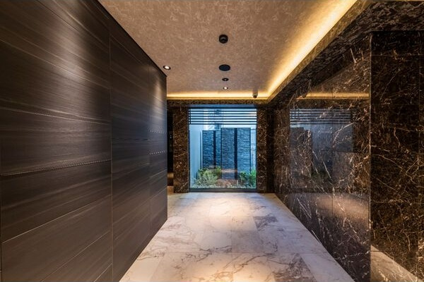 S-RESIDENCE金山三丁目のエントランス